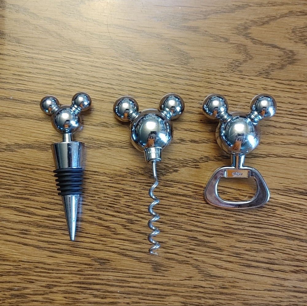 🌸3/$25🌸 Mickey Mouse Wine And Bottle Opener Set